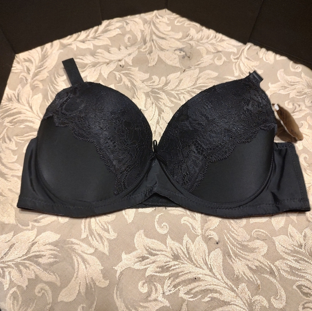 🐦‍⬛🖤🐦‍⬛ NWT Beautiful Black Lace and Satin Bra - 38D